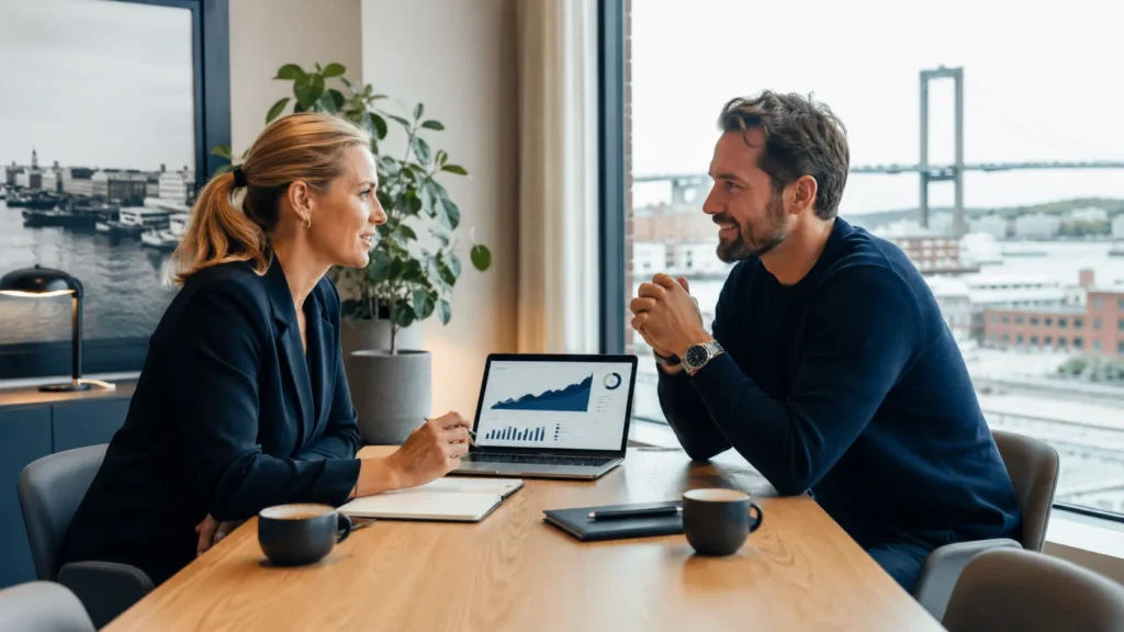 Affärscoaching och företagare i strategisamtal på kontor i Sverige